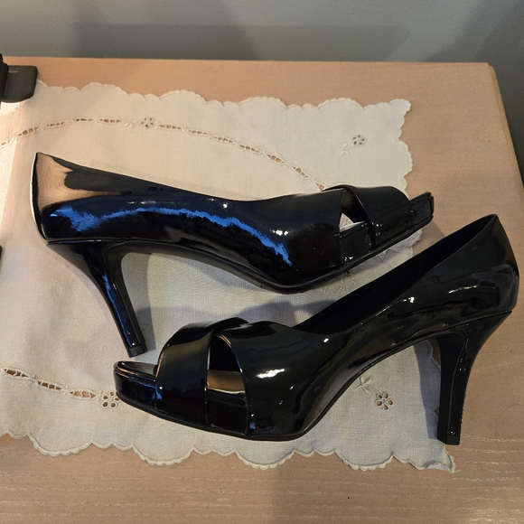 Nickels Black Patent Peep-Toe Heels – Size 10 – 3.5" Heel - Picture 3 of 16